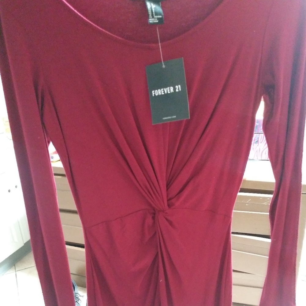 Dresses - Picture 2 of 8